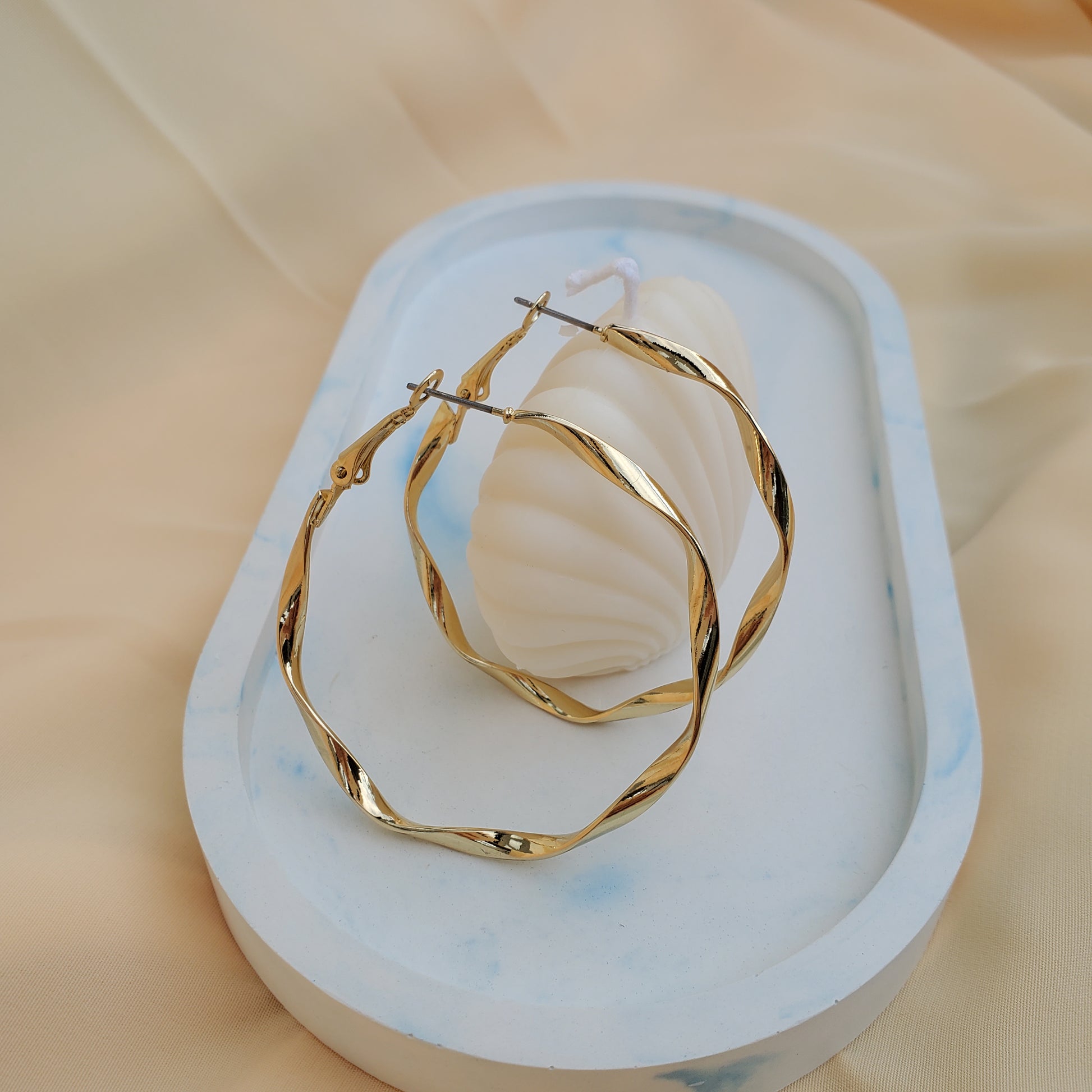 Twist hoops earrings