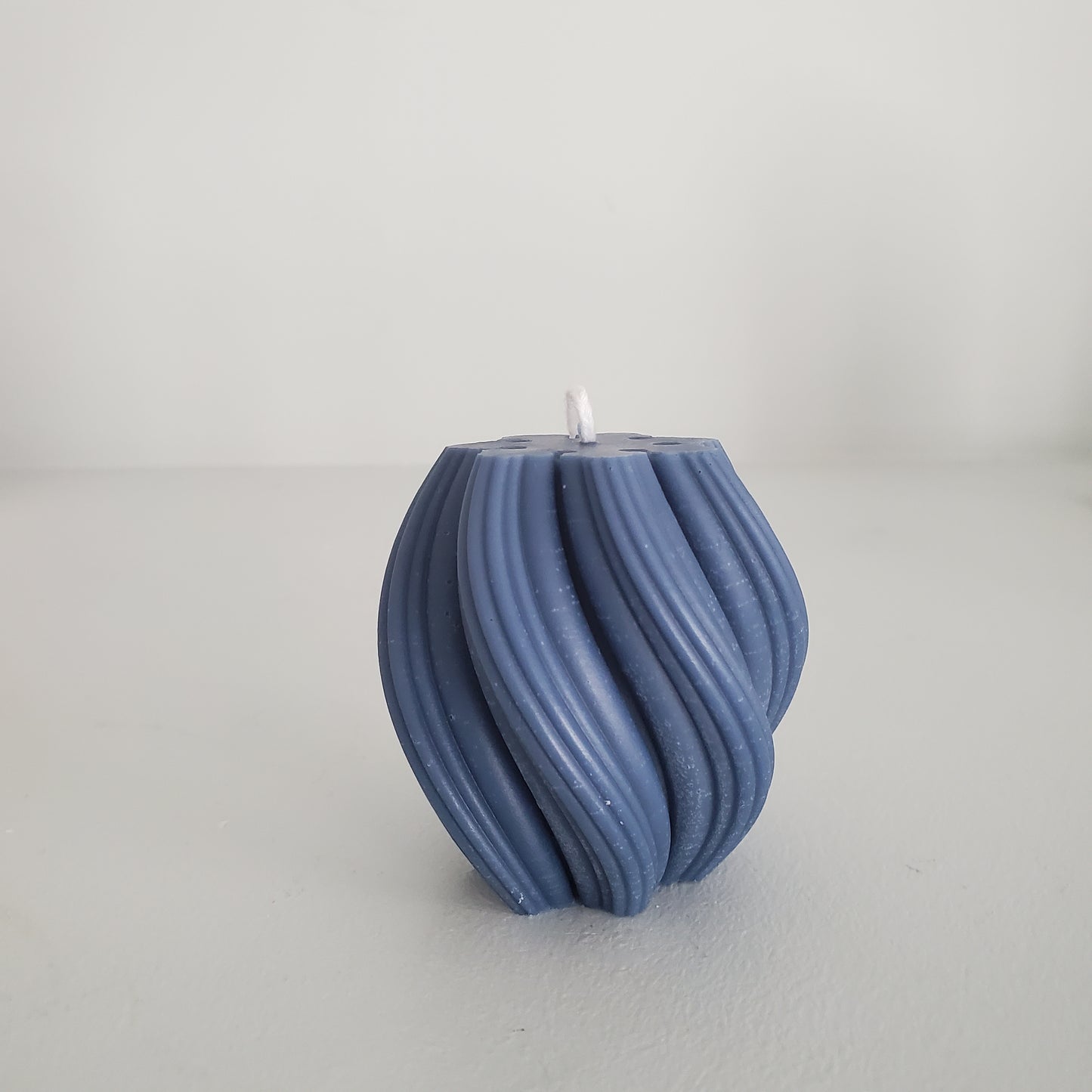 Small swirl candle