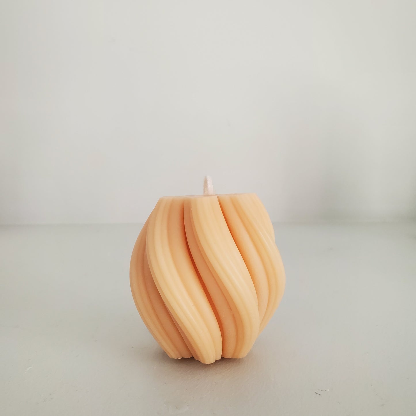 Small swirl candle